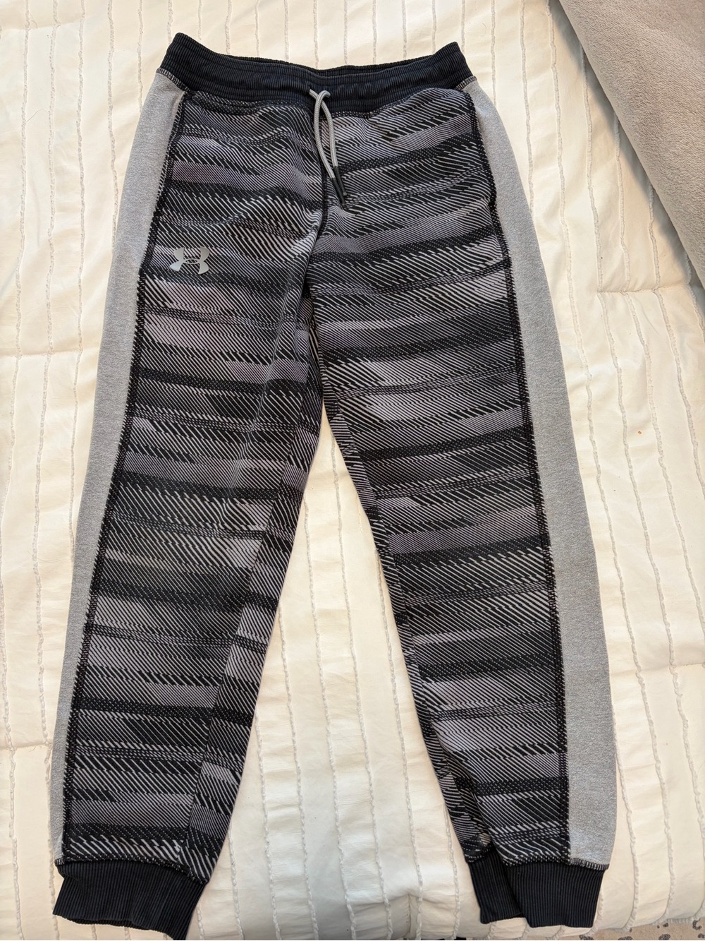Under Armour Black & Gray Striped Athletic Joggers size medium
